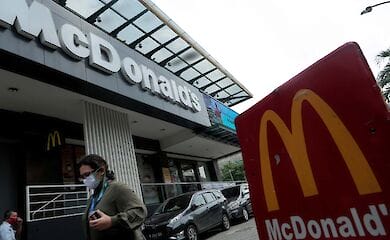 На McDonald's подали в суд за расизм