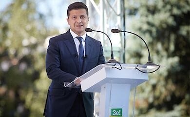 Президент доручив Кабміну передбачити тимчасові податкові пільги на зарплати ІТ-фахівців