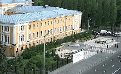 В Киеве третий раз за неделю "заминировали" школу