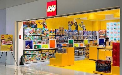 Второй по величине производитель игрушек в мире, компания Lego, планируют открытие 120 новых магазинов в этом году