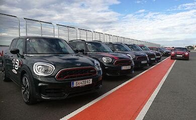 BMW стремится не только развиваться на рынке электрокаров, но и выйти в лидеры