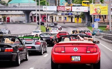 В Киеве прошел фестиваль кабриолетов