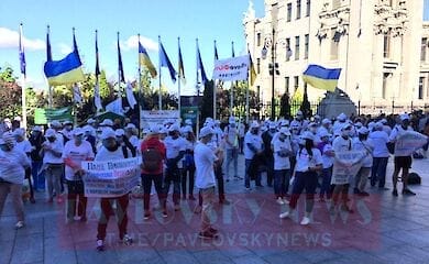 Люди выступили против закрытия книжного базара