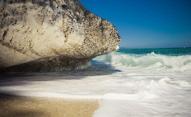 Поліцейські вилучили контрабанду, а французу довелося заплатити ще й тисячу євро