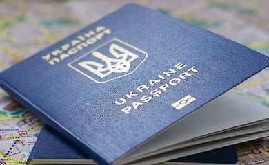 Должникам по налогам хотят запретить покидать родину