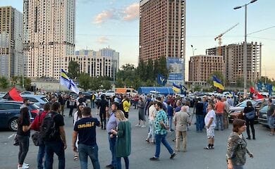 Активисты приехали к дому Зеленского