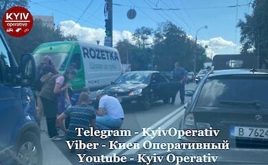 У Києві жінка попала під колеса авто