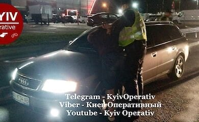 В Киеве мужчина на авто похитил девушку и пытался скрыться от полиции