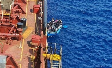 Український капітан врятував у Середземному морі 27 мігрантів