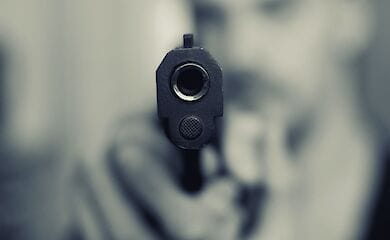 Полиция поймала дедушку-хулигана: пенсионер стрелял из окон по соседям