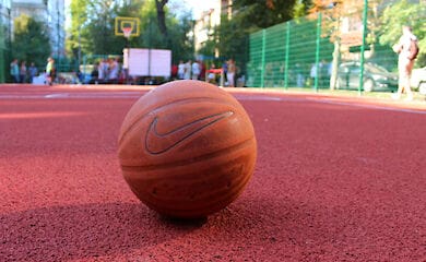 На Соломенке обновили баскетбольную площадку