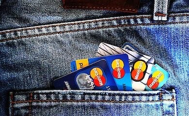 В Беларуси вкладчики забирают сбережения из банков