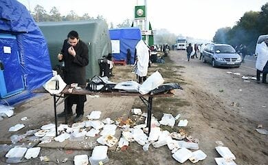 Что происходит на пункте пропуска "Новые Яриловичи", где застряли хасиды