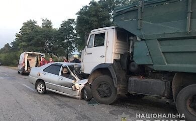 Водитель не справился с управлением: погибли мама с дочкой