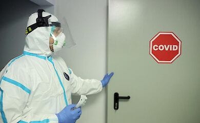 Зараз в Україні зайнята майже половина ліжок, передбачених для хворих COVID-19