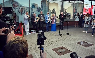 Мы должны гордиться уже тем, что живем с этими людьми в одно время