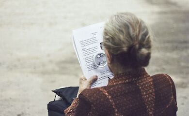 Ученые обосновали появление у старых людей специфического запаха от тела