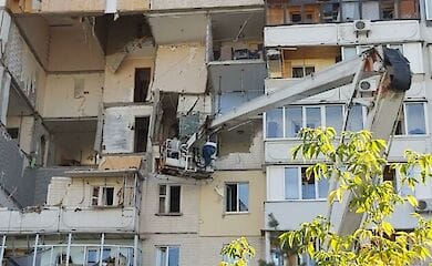 Пострадавший от взрыва на Позняках дом готовят к сносу | Фото: Сегодня