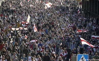 Акция протеста из-за инаугурации Лукашенко: активистов поливают из водометов