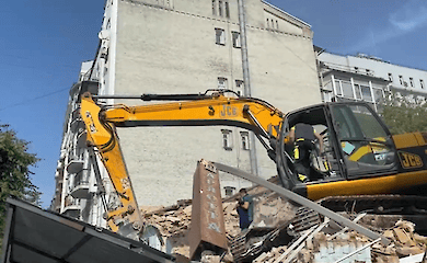 Невідомі намагалися в центрі Києва знести будинок