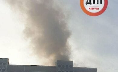 В Киеве на Троещине горит многоэтажный дом