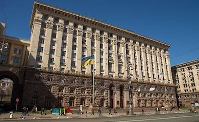 Киевскую мэрию подсветят желтым светом