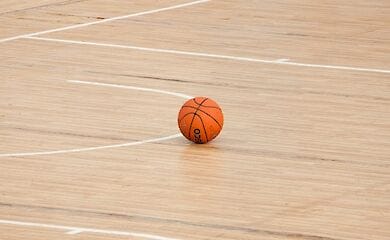 Стінка на стінку: баскетбольний матч закінчився бійкою