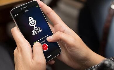 Консультант по этикету объяснила, когда использовать голосовые сообщения не стоит