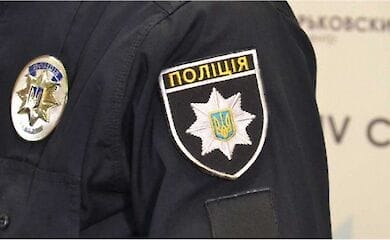 У Києві патрульний на льоту зловив жінку, яка вистрибнула з 15-го поверху