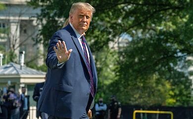 Хворого президента США Дональда Трампа доставили в лікарню