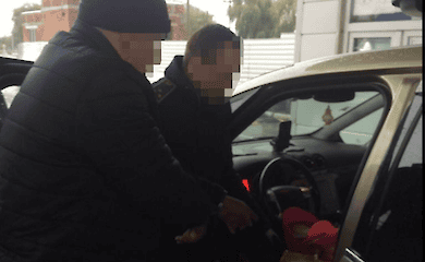 Громадянин Росії намагався ввезти в Україну вогнепальну зброю