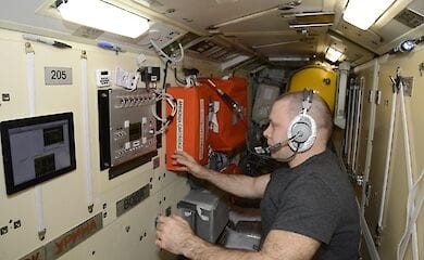 Російські космонавти на борту МКС будуть пити воду, отриману з сечі