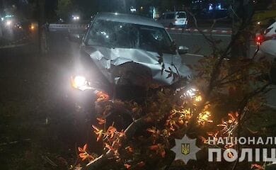 Пьяный полицейский сбил двоих женщин на пешеходном переходе