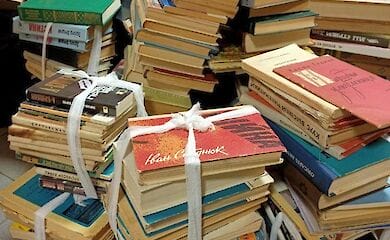 У метро Києва організовано збір книг