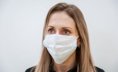Женщины ответственней, чем мужчины, подходят к соблюдению "коронавирусных" правил 