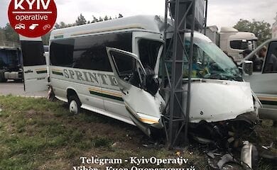 Под Киевом микроавтобус попал в ДТП, есть пострадавшие