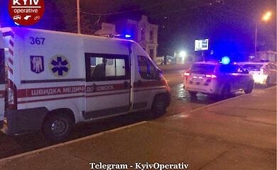 В Киеве мужчина бросался на прохожих и угрожал суицидом