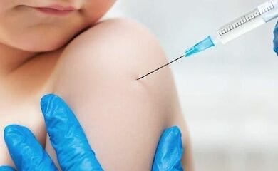 Johnson&Johnson приостановила испытания вакцины от коронавируса. Названа причина