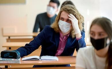 На самоізоляцію в Україні відправили шість тисяч вчителів