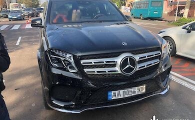 Появилось видео ДТП в Борисполе, где автомобиль на переходе сбил девочку