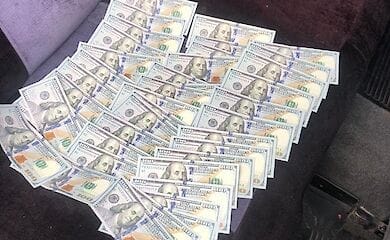 На Буковине чиновники горсовета "погорели" на взятке в 10 тыс долларов
