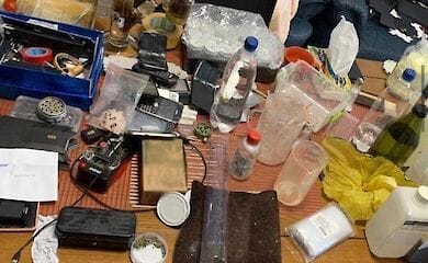 Злоумышленники сбывали кокаин в элитных ночных заведениях столицы