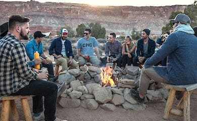Частота зустрічей з близькими людьми - впливає на самопочуття, стверджують вчені