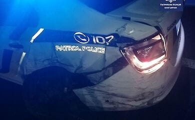 Під Києвом п'яна жінка-водій протаранила автомобіль, а потім врізалася в патрульних