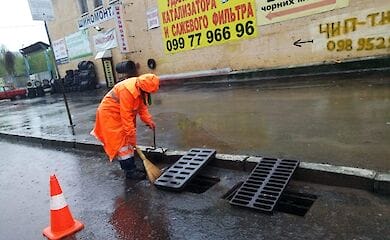 Комунальні служби Києва посилили роботи з ліквідації наслідків підтоплення