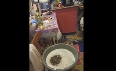В столице после подключение отопления один из домов затопило горячей водой