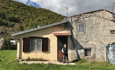 В итальянской деревушке всего два жителя, и они на карантине