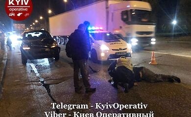 В Киеве на Теремках мужчину сбил автомобиль