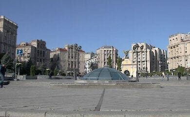 Со зданий на Майдане убрали рекламные вывески