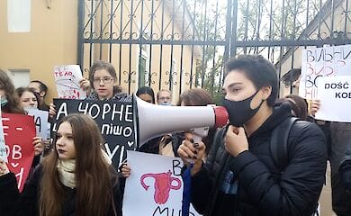 Под посольством Польши в Киеве проходит акция из-за запрета абортов